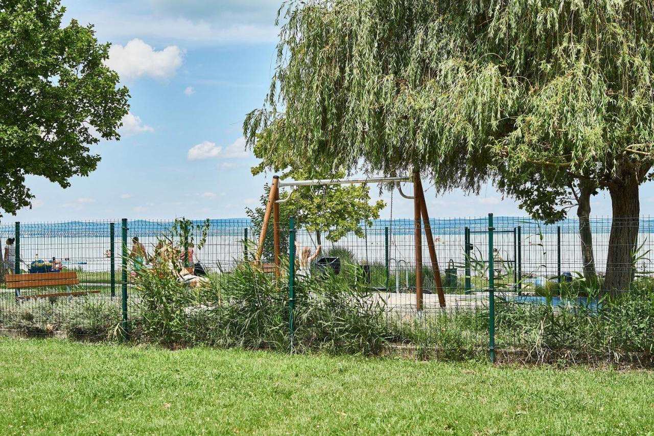 Catamaran Apartments - Hostaid Siófok Exterior foto